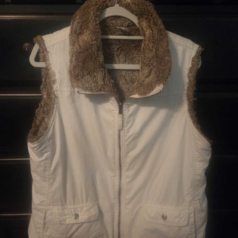 Reversable Gap Faux Fur-Lined Sleeveless Vest - Cream